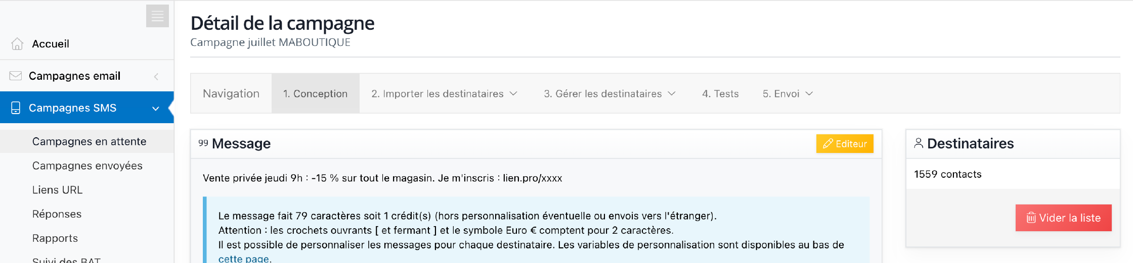 Écran de composition d'une campagne SMS : le message « Vente privée jeudi 9h : -15 % sur tout le magasin », le décompte de 79 caractères pour un crédit, 1 559 destinataires et l'émetteur personnalisé MABOUTIQUE.
